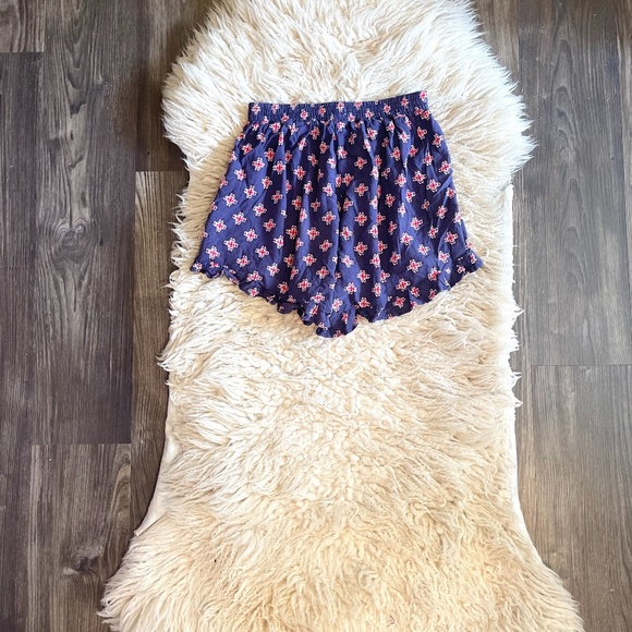 Tobi Cassy Navy High-Waisted Shorts - Picture 7 of 8